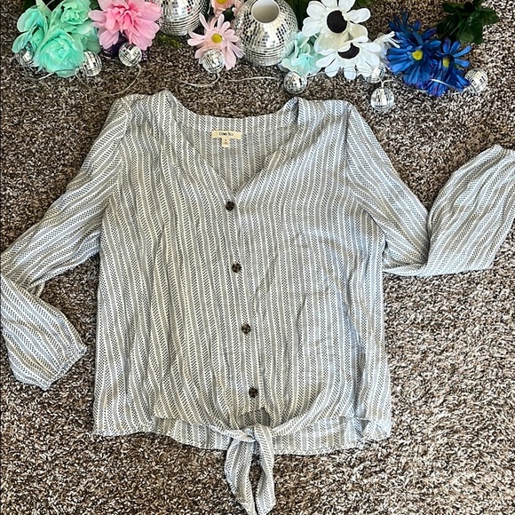 Como Blu Tops - Pattern Button-Down Top